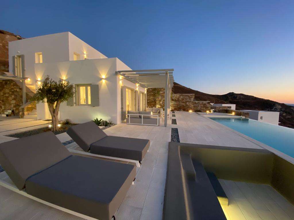 Experience Unparalleled Luxury: A Modern Villa in Kharasona, Syros